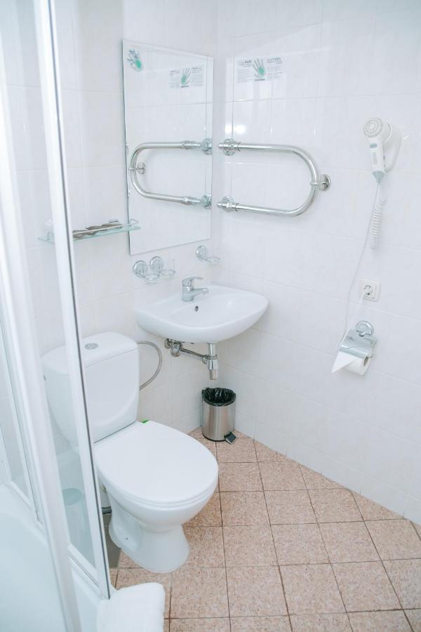 Hotel Kupfernams Ventspils Esterno foto
